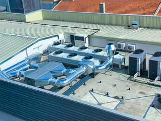 Installation of air conditioning on the roof of the building.