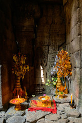 Sculpture représentant l'épouse de Jayavarman VII dans une zone difficile d'accès du temple Preah Khan dans le domaine des temples de Angkor, au Cambodge