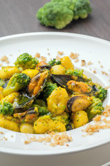 Gnocchi di patate e cozze con broccoli