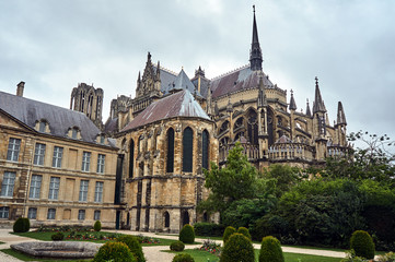 Obraz premium Stone building of the medieval cathedral in Reims, France.