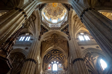 Fototapeta na wymiar Interior de la Catedral Nueva de Salamanca