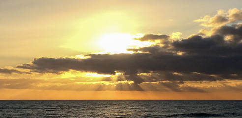 atardecer en el mar