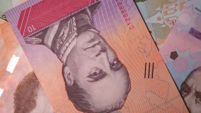 Rotating 10 Venezuelan Bolivar Banknote With Rafael Urdaneta 2018 On Turntable Top View..