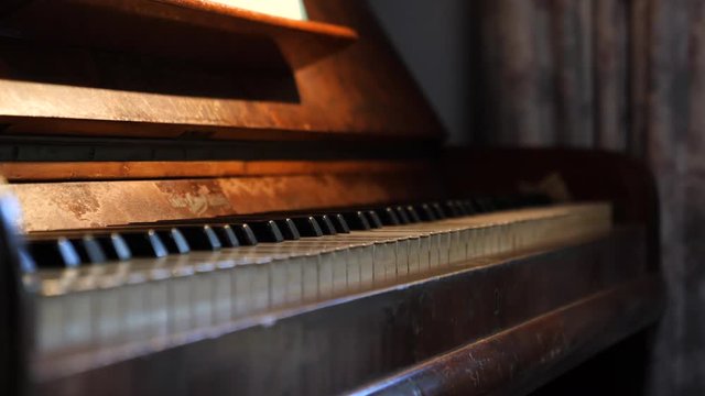 Old cinematic piano pan keys