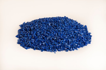 Granelli di plastica riciclata blu