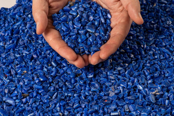 Granelli di plastica riciclata blu
