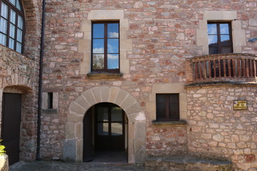 Fototapeta na wymiar casas de piedra en un pequeño pueblo de catalunya
