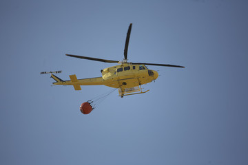 helicóptero contra incendios