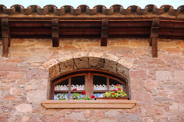 ventanas antiguas de casas de piedra