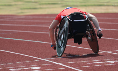 athlete runs on the wheelchair in the running track