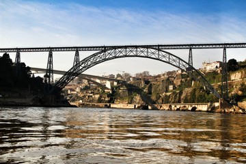 Iron bridges called over the waters of the Douro river