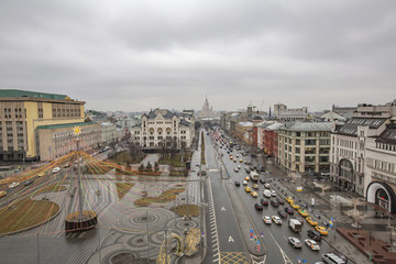 Obraz premium City landscape in cloudy weather from the observation deck of the Children's World Mall. Moscow, Russia