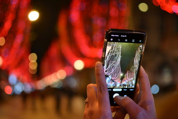 Fototapeta na wymiar Champs-Élysées by night 