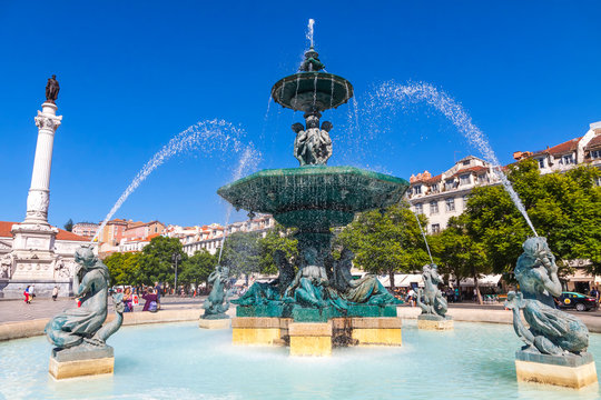Baroque fountain on Rossio square in Lisbon city, Portugal © katatonia