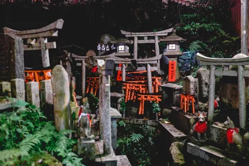 Tuinposter Fox (kitsune) stone statues, torii gates (wood and stone) at sanctuary in Fushimi Inari taisha shrine, Kyoto © Samuel Ponce