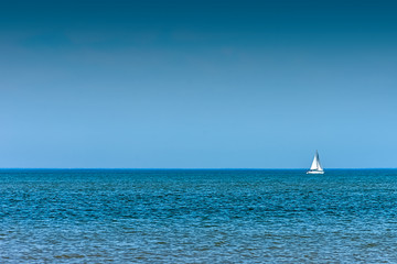 Obraz premium Sailing yacht at English Channel (La Manche) - Dunkirk, France