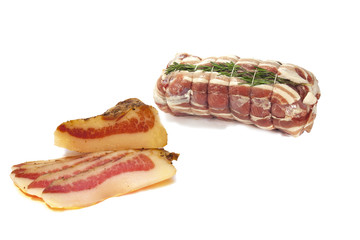 arrosto con rosmarino e pancetta e guanciale affettato