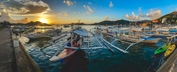 Obraz premium Łódź Paraw na wyspie Coron w Palawan na Filipinach