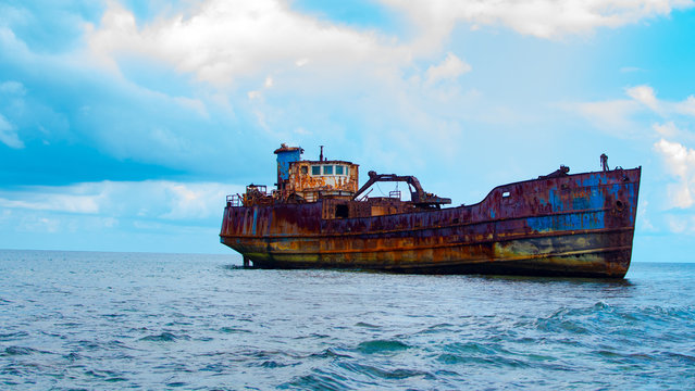 barco encallado