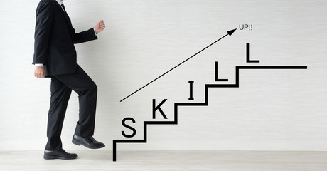 ビジネスマンとスキルアップイメージ