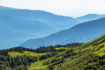 Obraz premium View over the Green Valley, surrounded by high mountains on a clear summer day