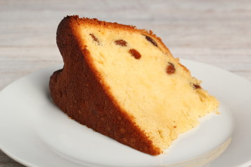 Cake with raisins