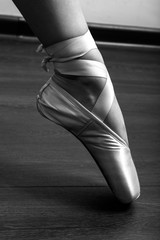 foot in pointe