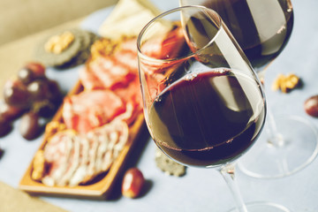 Red wine and charcuterie assortment - 327760580