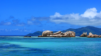 Fototapeta premium Vue d'un lagon typîque des Seychelles