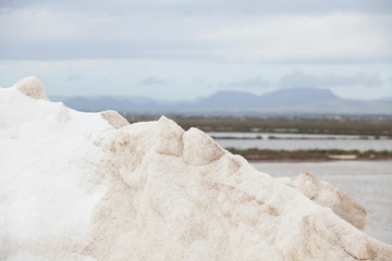 Detalle de sal acumulada en mina de sal o salinera en Mallorca. Ses Salines