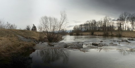 Panorama der renaturisierten Mangfall am Morgen