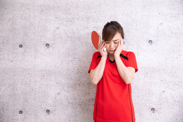 卓球をやる女性