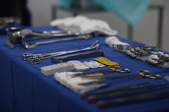 instrumentos parto ces&aacute;ria 