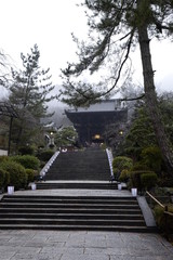 Obraz premium 長谷寺（奈良）夜明け前の山門 Hase-dera Temple Gateat dawnHase-dera（Nara Japan） 