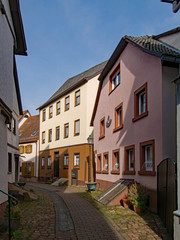 Fototapeta na wymiar Straße in der Altstadt von Amorbach in Unterfranken, Bayern, Deutschland 