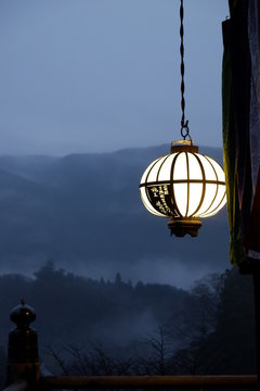 夜明けの長谷寺と長谷灯籠　 Hase-dera Temple and traditional lanterns at dawn (Nara, Japan)