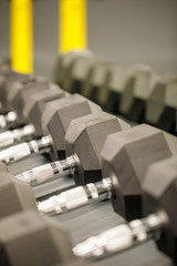 Obraz premium Rows of black dumbbells in the workout gym in high resolution and urban style.