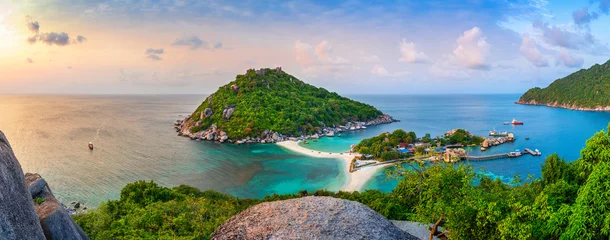 Selbstklebende Fototapeten Insel Panorama of viewpoint on Koh Nangyuan island at sunset, Surat Thani in Thailand  © tawatchai1990