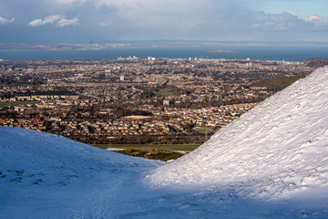 Obraz premium Pentland Hills on a snow day in Edinburgh, UK