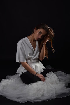 Jolie mais timide jeune femme