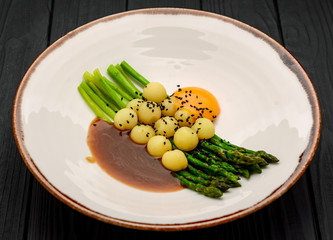 Asparagus with baby potatoes, with meat sauce and egg yolk