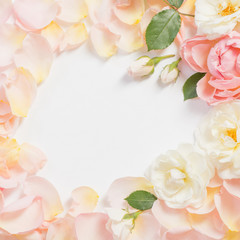Obraz na płótnie Canvas rose flowers and petals on white background