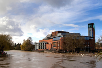 Obraz premium River Avon and the Royal Shakespeare Company Theatre, Stratford , UK
