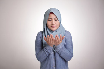 Muslim Woman Pray