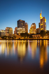 Obraz premium Modern panorama of Frankfurt at evening