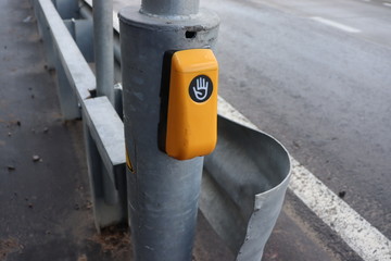 press button for green traffic light