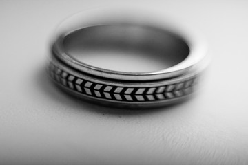 Obraz na płótnie Canvas Silver ring with white background
