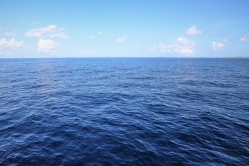 Fototapeta premium SKY AND BLUE SEA OF MALDIVES