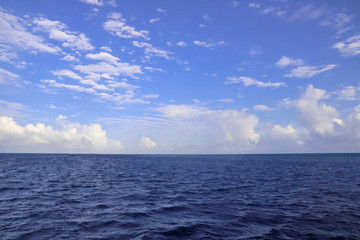 Obraz premium SKY AND BLUE SEA OF MALDIVES