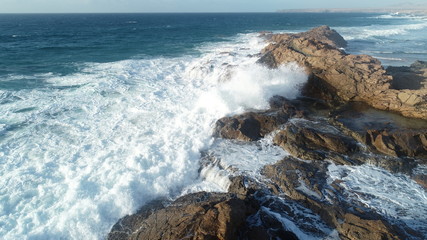 Relax contemplating the breaking of the waves and the mountainous horizon